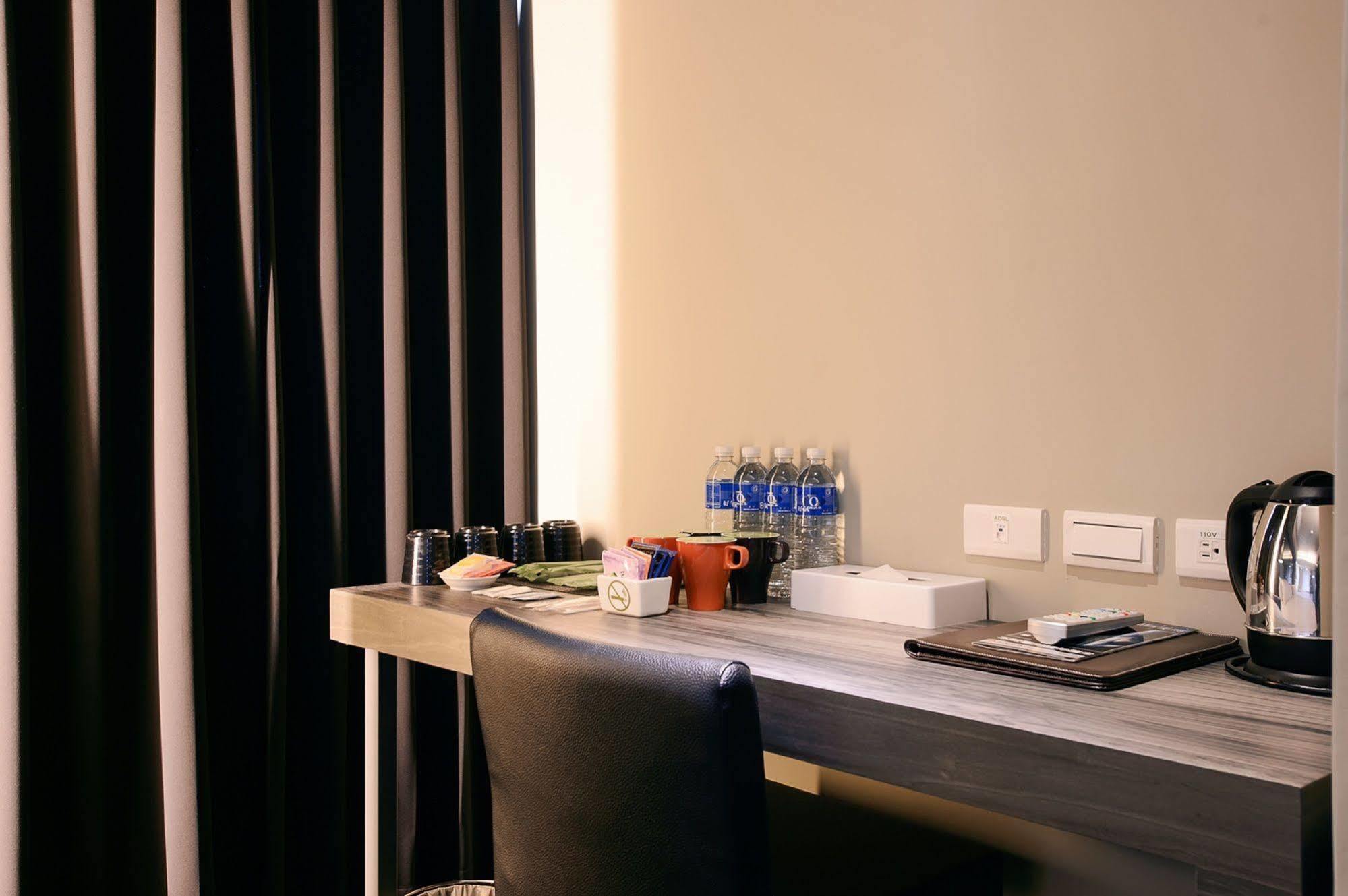 Kiwi Express Hotel - Jiuru Rd Cao Hùng Ngoại thất bức ảnh