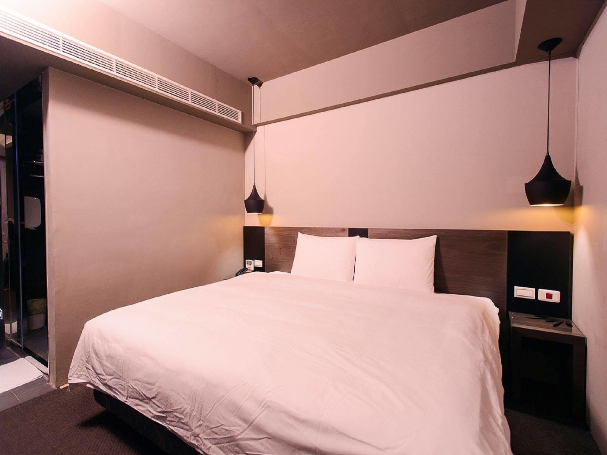 Kiwi Express Hotel - Jiuru Rd Cao Hùng Ngoại thất bức ảnh