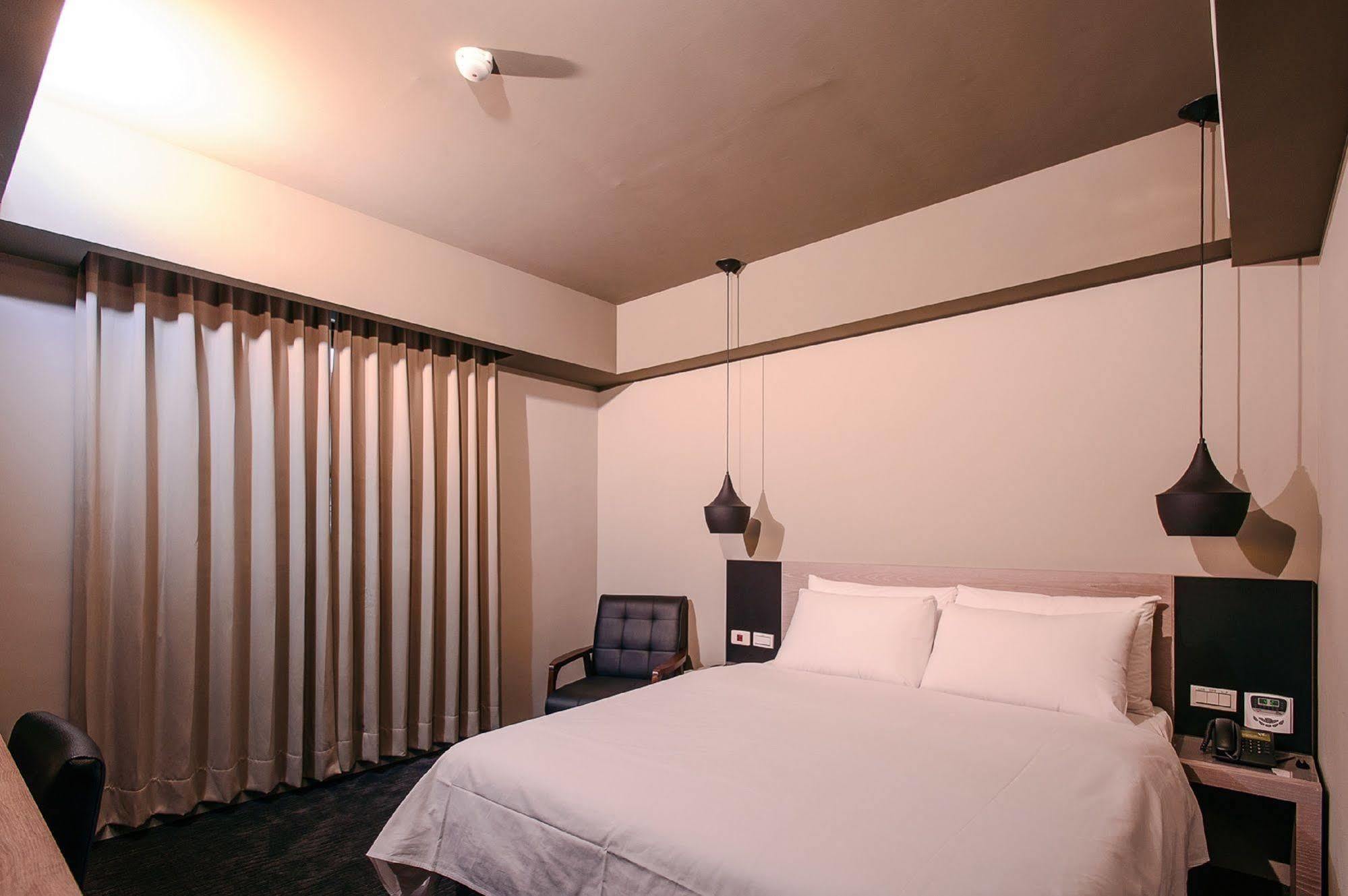 Kiwi Express Hotel - Jiuru Rd Cao Hùng Ngoại thất bức ảnh