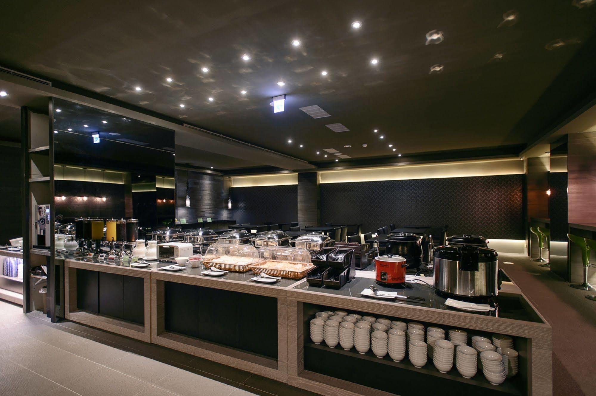 Kiwi Express Hotel - Jiuru Rd Cao Hùng Ngoại thất bức ảnh